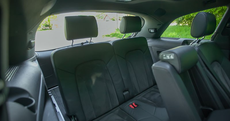 Zdjęcie tylnej kanapy wynajmowanego Audi Q7