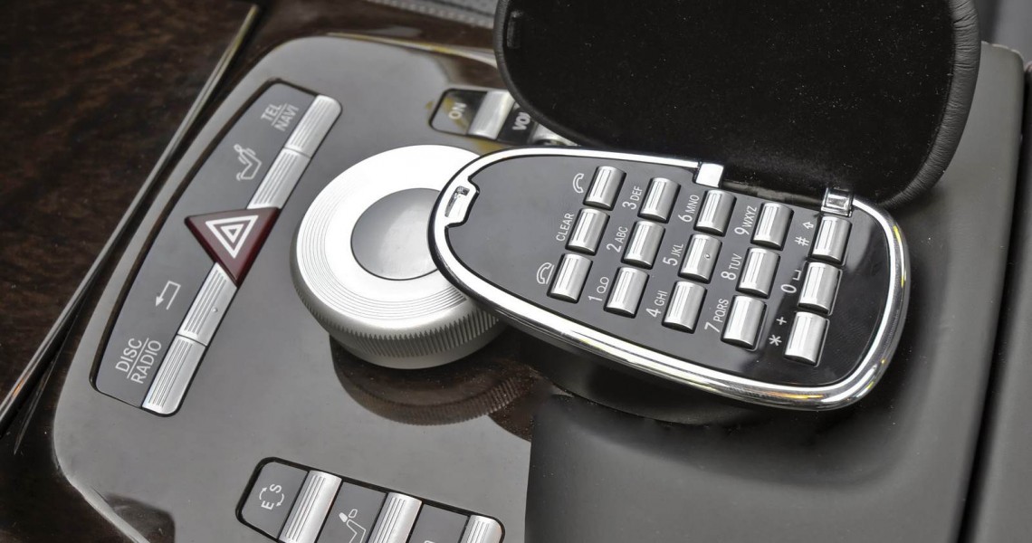 System nawigacji i telefon w Mercedesie S-klasy