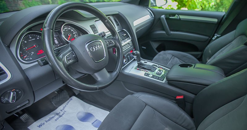 Kokpit od strony kierowcy Audi Q7