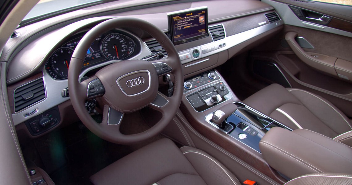 Zdjęcie wnętrza samochodu Audi S8