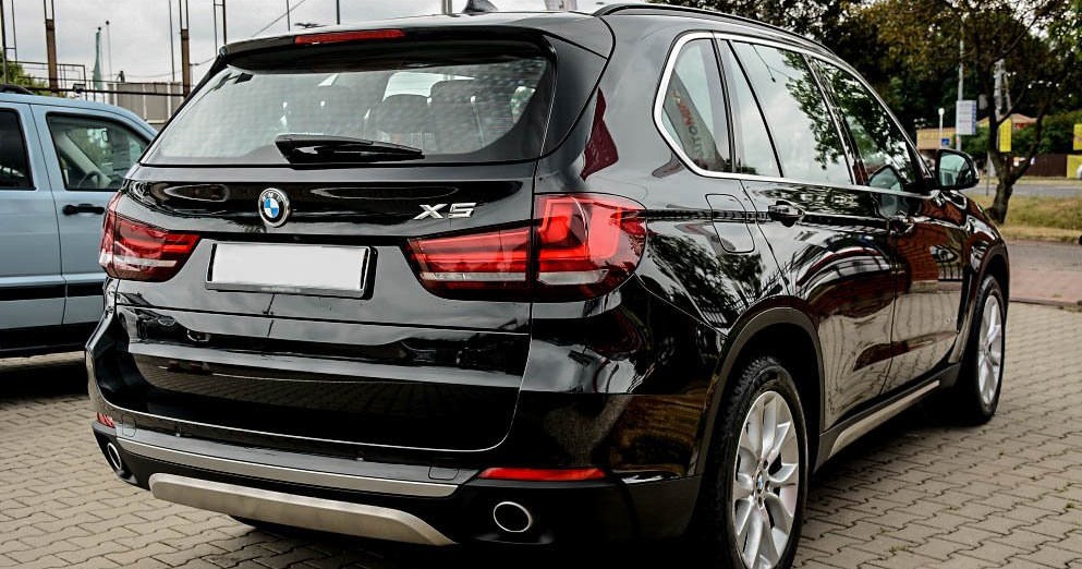 Prawy tylni profil BMW X5